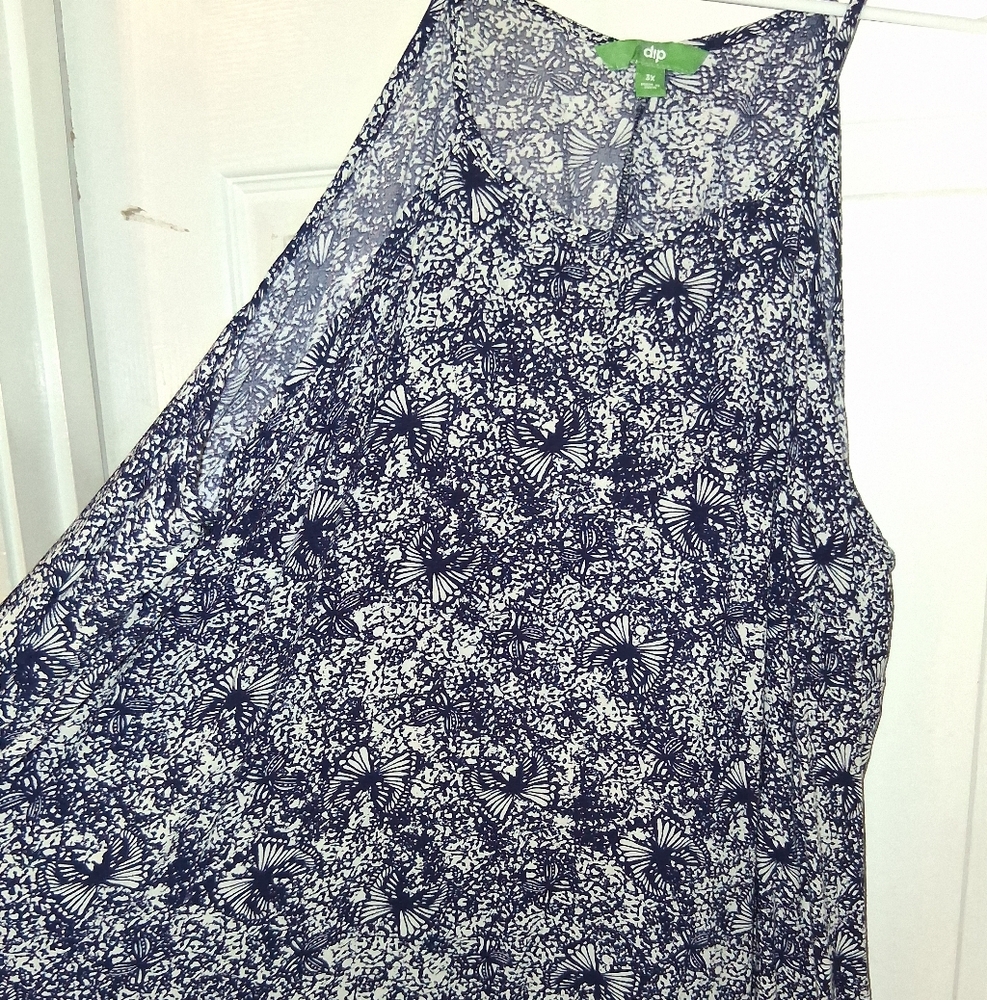 Dip Draped Black and White Butterfly Top PTP 26"X30"